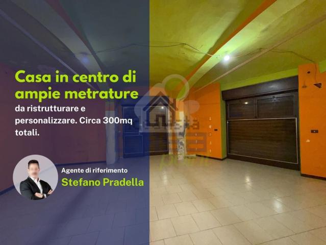 Villa in vendita di 300 m² in Via Roma