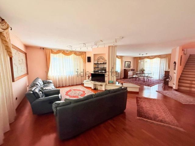 Villa in vendita di 300 m²