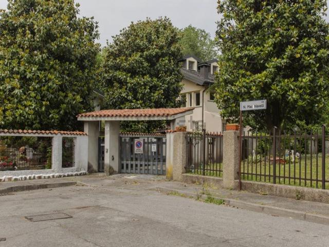 Villa in vendita di 338 m² in Via A. de Gasperi, 17