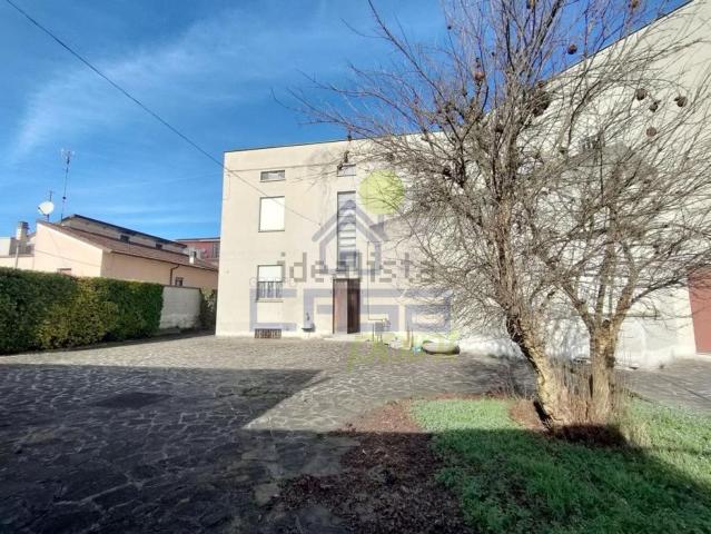 Villa in vendita di 339 m² in Via Matteotti