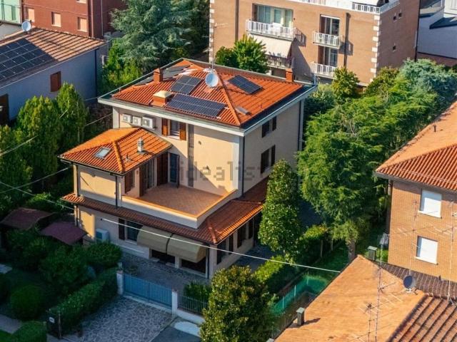Villa in vendita di 450 m² in Via Bernardino Loschi, 9