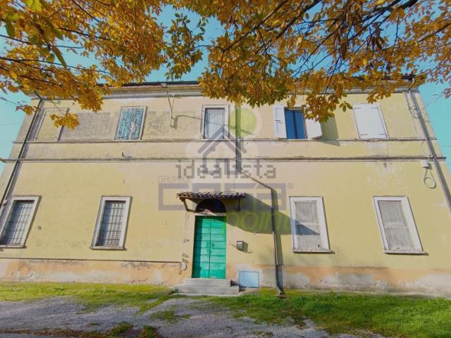 Villa in vendita di 470 m² in Via Centro Isola