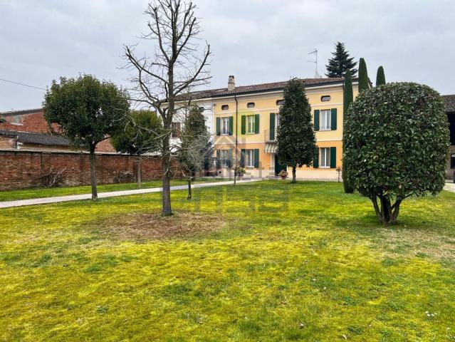 Villa in vendita di 416 m² in Via Roberto Ardigò