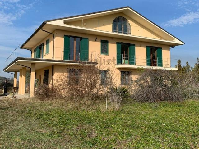 Villa in vendita di 429 m² in Via Colle Alto