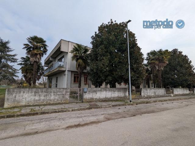 Villa in vendita di 980 m²