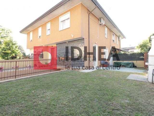 Villa in vendita di 99 m² in Via Gabriele D&apos Annunzio