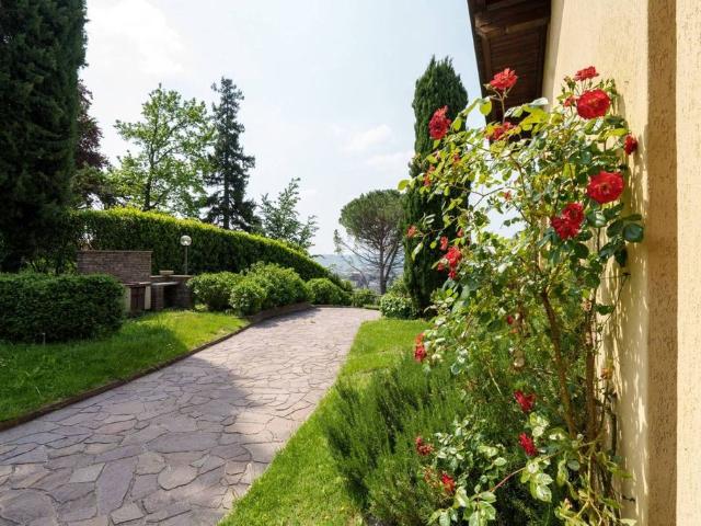 Esclusiva villa di 395 mq in vendita Erba, Italia