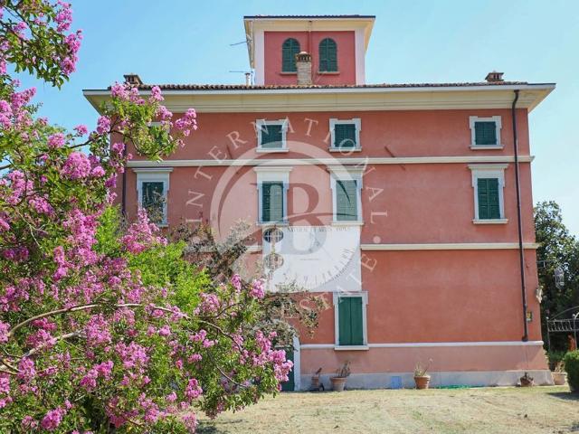 Villa in vendita Felino, Italia