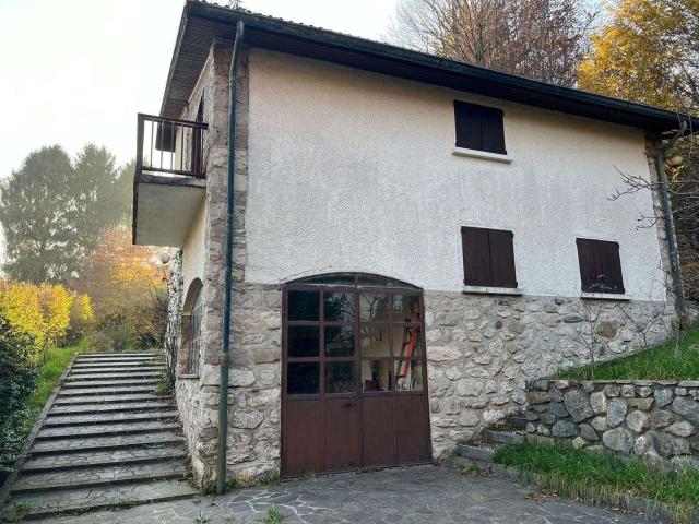 Villa in vendita in via via massimo d'azeglio 4, Ballabio