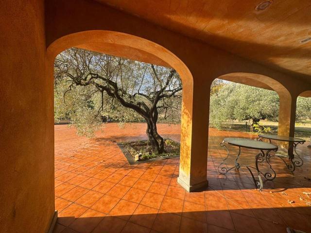 Villa in vendita in via camillo spinedi, Roma