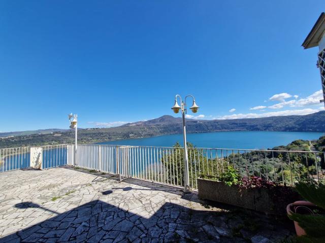 Villa in vendita in viale viale bruno buozzi 8, Castel Gandolfo