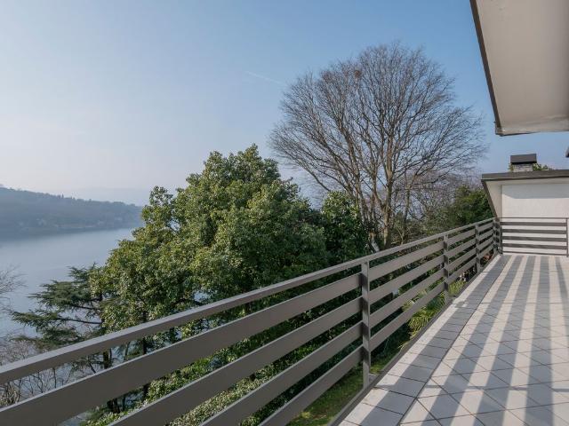 Villa in vendita Laveno Mombello, Italia