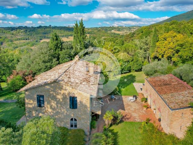 Prestigiosa villa di 490 mq in vendita, Perugia, Italia