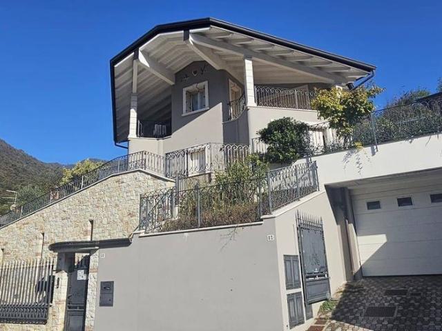 Prestigiosa villa di 283 mq in vendita Sarezzo, Italia