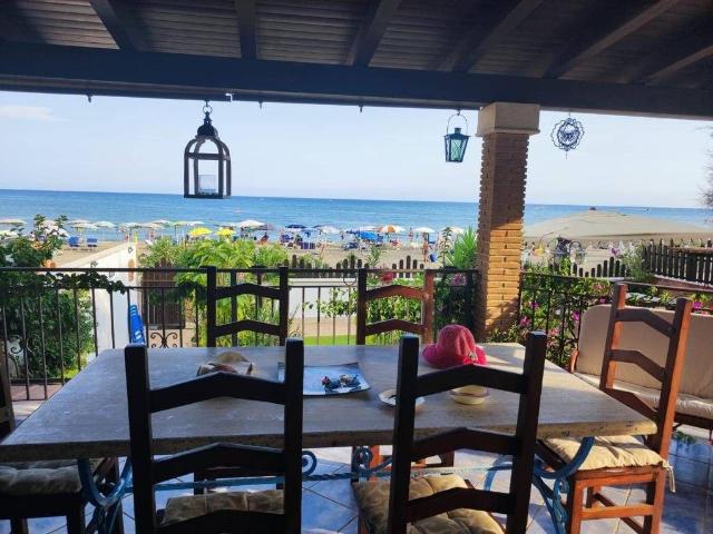 Prestigiosa villa di 211 mq in vendita, Terracina, Italia