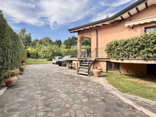 Villa in vendita Via Valeria Moriconi, Roma, Lazio