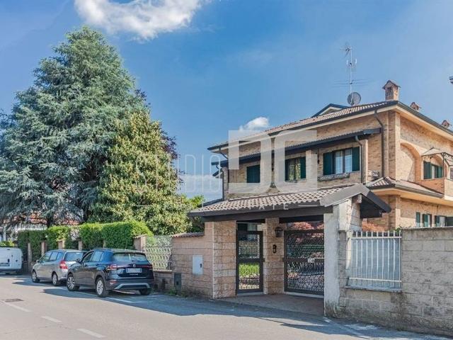 Villa in vendita Via Zara, Limbiate, Monza e Brianza, Lombardia
