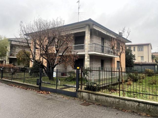 Esclusiva villa di 264 mq in vendita Via Andrea Lanzani, Lodi, Lombardia