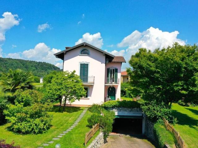 Prestigiosa villa di 268 mq in vendita, Via Angera, 5, Sesto Calende, Lombardia