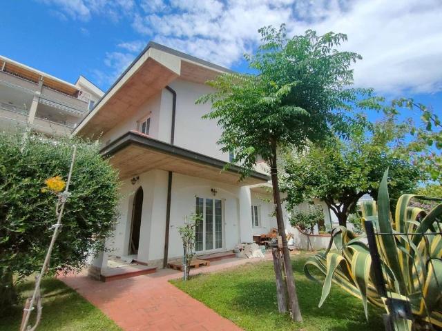 Villa in vendita Via Corradino d'Ascanio, 22, Tortoreto, Abruzzo