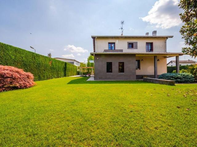 Villa in vendita Via Fratelli Bandiera, 31, Robecco sul Naviglio, Lombardia