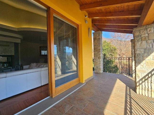 Villa in vendita Via Fratelli Ripamonti, Palazzago, Bergamo, Lombardia