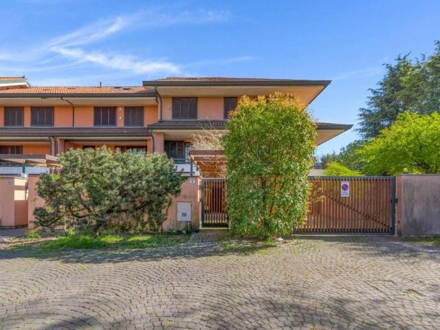Villa in vendita Via Ludovico Ariosto, Cusago, Lombardia