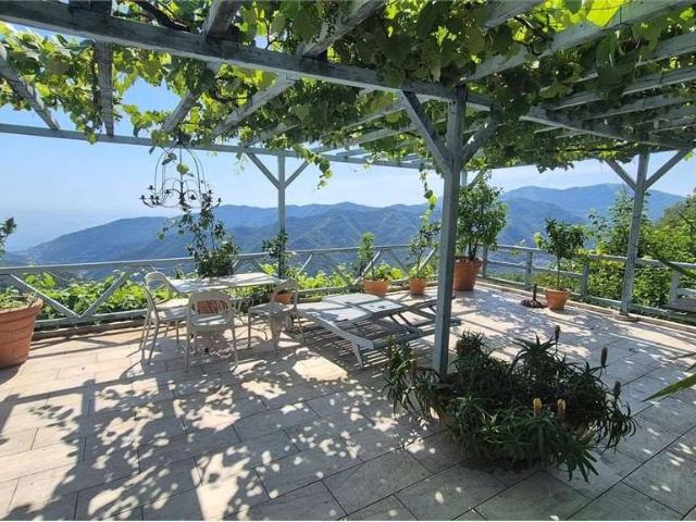 Villa in vendita VIA SPINAROLA, Avegno, Genova, Liguria