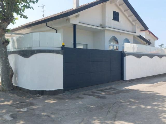 Villa in viale dei rosmarini, Castel Volturno, CE
