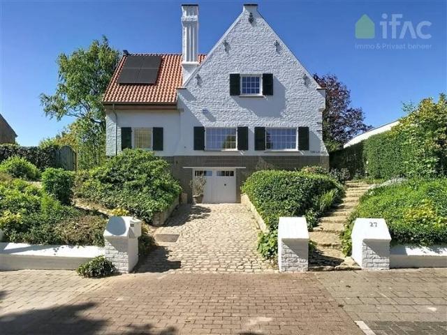 Villa in a prime location with a beautiful garden