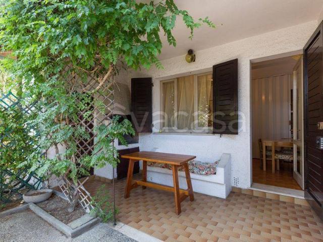 Villa in affitto a Comacchio viale Michelangelo, 40, arredato, giardino privato, caminetto TrovaCasa
