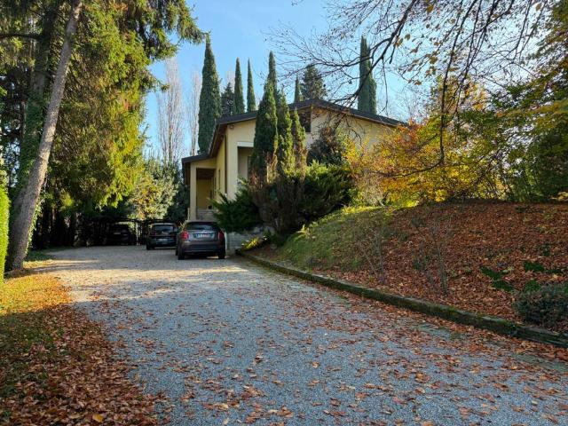 Villa in affitto a Como via Lazzago, non arredato/vuoto, giardino privato, caminetto TrovaCasa