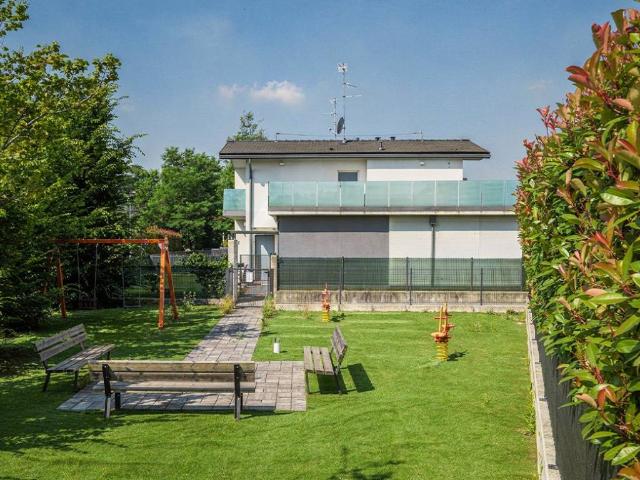 Villa in affitto a Cadorago CO