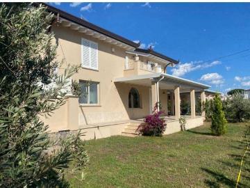Villa in affitto a Camaiore LU