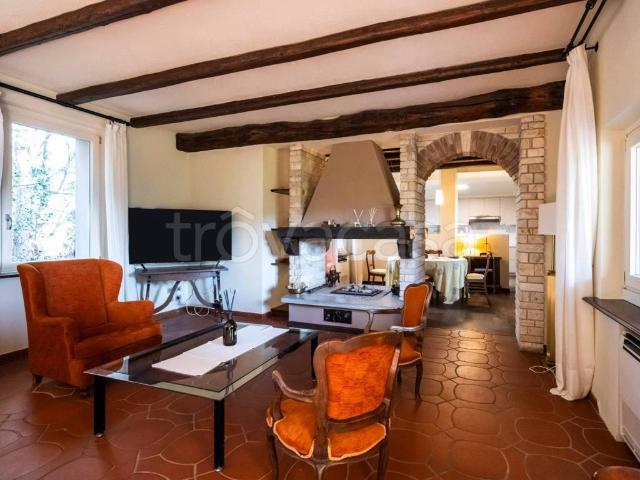 Villa in affitto a Cantello via Elvezia, 25, arredato, giardino privato, box TrovaCasa