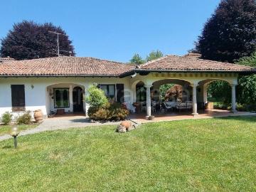 Villa in affitto a Cantù via Cascina Pelada, arredato, giardino privato, riscaldamento autonomo TrovaCasa