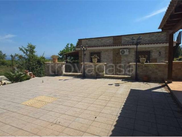 Villa in affitto a Carini via Aldo Moro, 56, giardino privato, posto auto, rustico TrovaCasa
