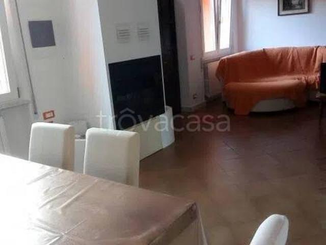 Villa in affitto a Carrara via Zeri, posto auto, caminetto, zona residenziale TrovaCasa