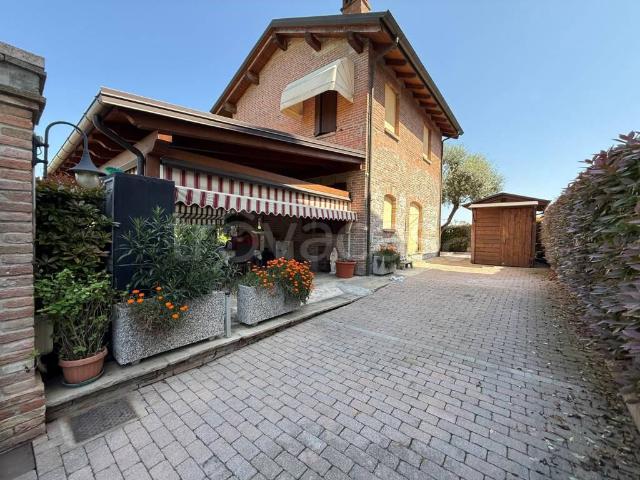 Villa in affitto a Casalgrande piazza Martiri della Libertà, 4c, giardino privato, terrazzo, parzialmente arredato TrovaCasa