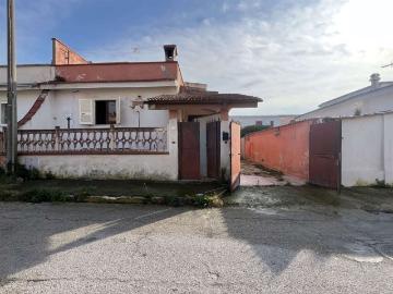 Villa in affitto a Castel Volturno via pietro mascagni, terrazzo, angolo cottura, ripostiglio TrovaCasa