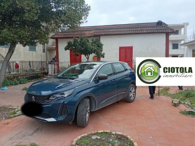 Villa in affitto a Castel Volturno viale Giuseppe Ceracchi, non arredato/vuoto, giardino privato, caminetto TrovaCasa