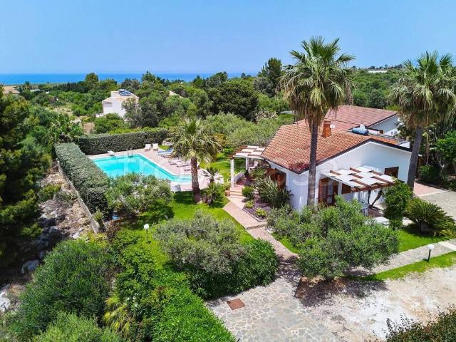 Villa in affitto a Castellammare del Golfo contrada Acquavite, giardino, terrazzo, piscina privata TrovaCasa