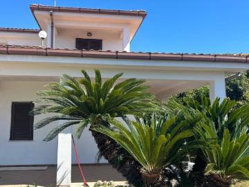 Villa Indipendente in affitto a Via Italo Svevo Anzio