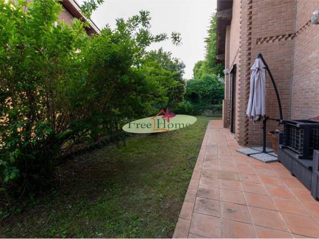 Villa in affitto a Azzate VA