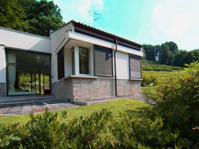 Villa in affitto a Azzate VA