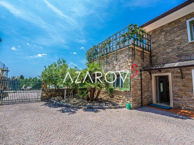 Villa in affitto a Bordighera via Generale Vincenzo Rossi, arredato, giardino privato, posto auto TrovaCasa