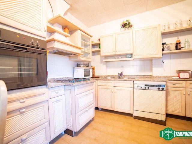 Villa in affitto a Baveno via degli Alpini 3, arredato, giardino privato, box TrovaCasa