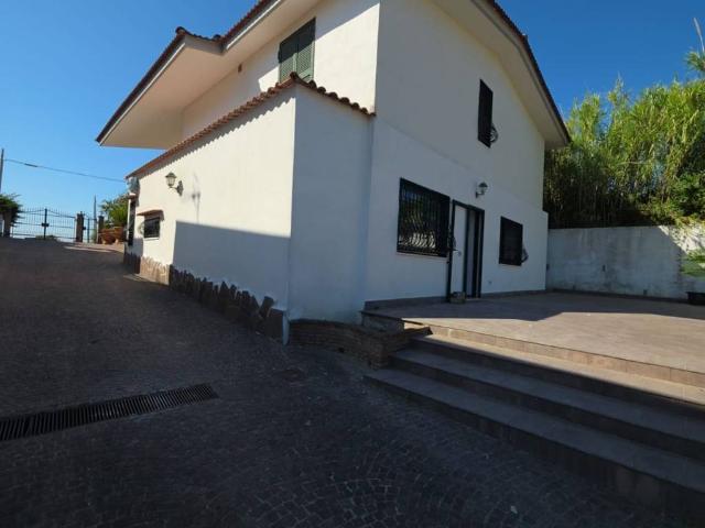 Villa in affitto a Bacoli NA