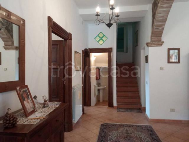 Villa in affitto a Barbarano Romano, arredato, giardino privato, terrazzo TrovaCasa