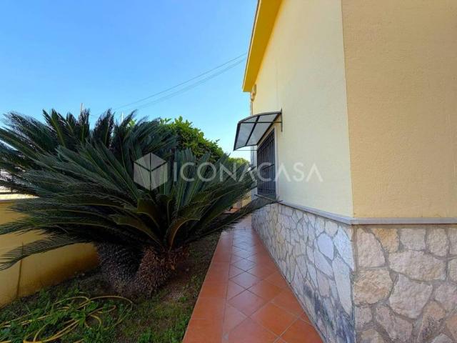 Villa in affitto a Bari viale del Tamerice, 13, giardino privato, posto auto, terrazzo TrovaCasa